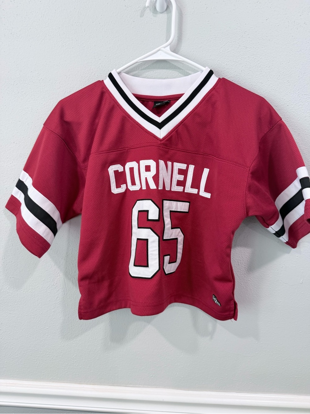 Hype And Vice Women's Cornell 65 Cropped Football Jersey T-Shirt XS